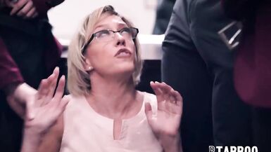 Dee Williams mette sotto pressione gli studenti indisciplinati - 5 image