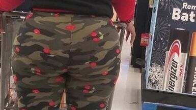 Candid Ebony Huge Booty Jiggle Wiggle Up Close! #1