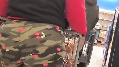 Candid Ebony Huge Booty Jiggle Wiggle Up Close! #1 - 3 image