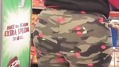 Candid Ebony Huge Booty Jiggle Wiggle Up Close! #1 - 4 image