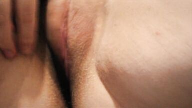 Ich versohle und reibe meine perfekt rasierte Fotze - 4 image