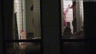 Window Peep Brunette Changing with Friends Voyeur（ウィンドウ・ピープ・ブルネット・チェンジング・ウィズ・フレンズ）」。 - 3 image