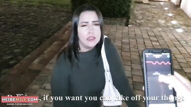 Er kontrolliert meinen Vibrator in der Offentlichkeit - 11 image