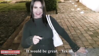 Er kontrolliert meinen Vibrator in der Offentlichkeit - 12 image