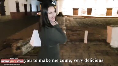 Er kontrolliert meinen Vibrator in der Offentlichkeit - 8 image