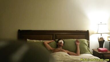 Hidden Camera Shows How a Good Nurse Takes Care of Patients - 2 image