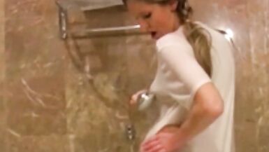 Watch Lenka the Loving Dream Babe get down and dirty with her favorite toy in solo play - 2 image