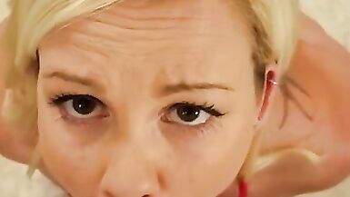 A Merry Christmas Blowjob from Scarlett J. - 4 image
