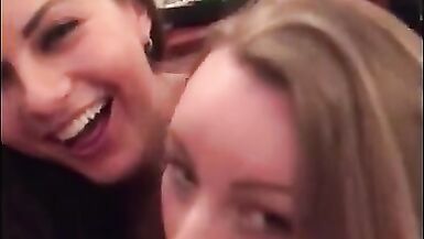 MA FEMME COCUFIÉE ME LAISSE BAISER UNE ADOLESCENTE LOCALE PENDANT NOS VACANCES EN EUROPE