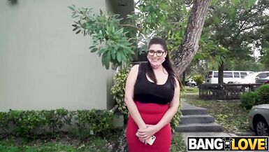 Gold-Digger Laila Lust Hops in The Bus - 2 image