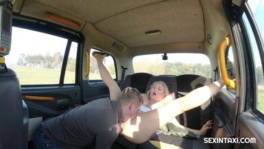 Horny blonde showed tits and more to taxi driver - 1 image
