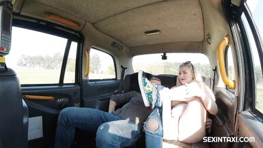 Horny blonde showed tits and more to taxi driver