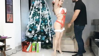 El quería una MILF de regalo para esta navidad - 2 image