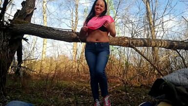 Sexe chaud dans la nature sur la plage de lamour