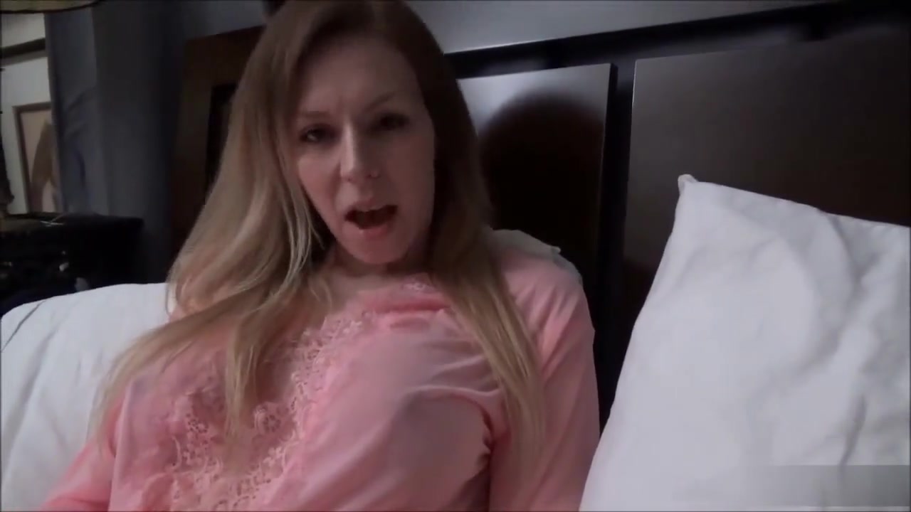 Tushy Sex Video Son Mother - Unexpected Sleepover with my sexy mom at Zeenite