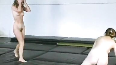 2 Nude Polish Women Catfight-Wrestle - 5 image