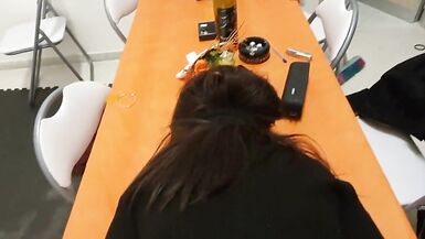 Me Follo a mi Hermana Real. Me atrevo a Follar su Culo. Anal Show. Hermosa Chica Mirando Familia Vestido Sexy. - 3 image
