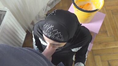 Heiße muslimische Frau macht extra Reinigung - 10 image