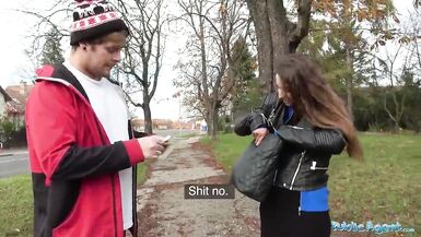 La agente pública Amirah Adara se folla a un desconocido mientras su BF espera - 2 image