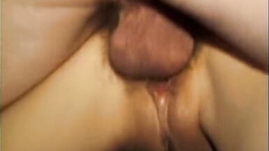 Claudia Chase, chaude et excitée, se fait baiser la chatte par Ed Powers