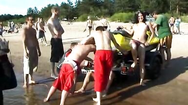 A public beach can't keep these teen nudists down - 2 image