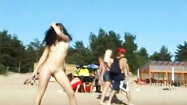 A public beach can't keep these teen nudists down - 4 image