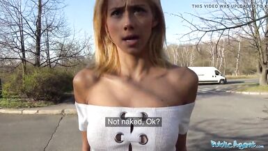 Agent public Une grosse bite fait mouiller la chatte serrée dune blonde