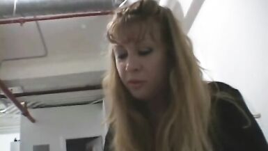 Due MILF BBWS scopano un uomo anziano per il suo regalo di compleanno - 2 image