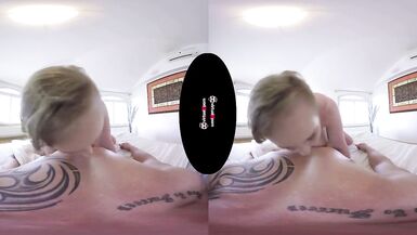 性感的大天然乳房 BBW Milf骑着强壮的公鸡 - 3 image