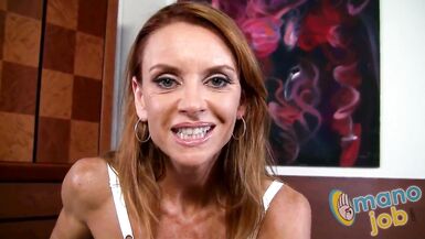 Janet Mason - потрясающие красные ногти milf handjob - 2 image