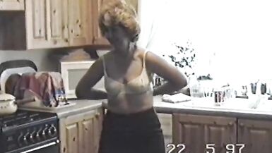 1997 Milf Striptease et baise
