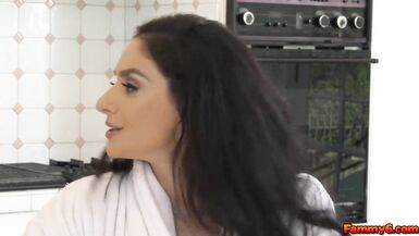 Stepmom Sheena Ryder enjoying Ricky eating her tight muff - 2 image