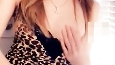 MILF COM UM CORPO PEQUENO E MUITO QUENTE A MASTURBAR-SE NO SNAPCHAT - 3 image