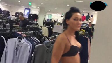 Un étranger méclabousse la bouche