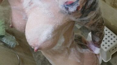 Amateur MILF taking a Hot Bubble Shower and Squirting. KinkyMylf