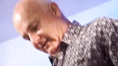 La femme blonde de léchangiste est chaude et excitée pendant quelle fait lamour