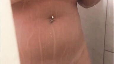 Amateur milf jiggles naturals - 3 image