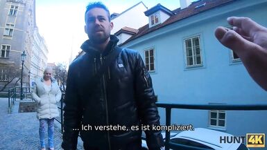 HUNT4K. Der Mensch Bewundert, Wie Vollbusige Schönheit Jäger Auf Titten Abspritzen Lässt - 3 image