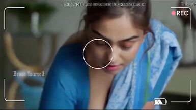 Les jeunes filles de la rue sont les premières à se faire photographier.