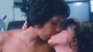 Ménage à trois classique pendant lheure de pointe Déjeuner pendant le temps libre