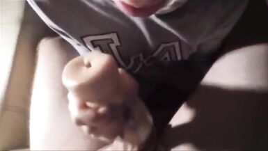 Mit Gummi-Muschi Blasen