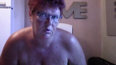 Big Hot Mature Oiled Up and Masturbating