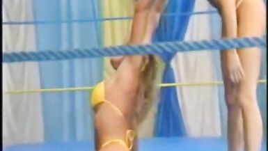 lotta sul ring in bikini - 4 image