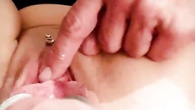Zorra MILF Rosalie se utiliza como un juguete lindo: Espéculo, Piss en el coño, digitación, BWC Mouthfuck y Gagging - 2 image