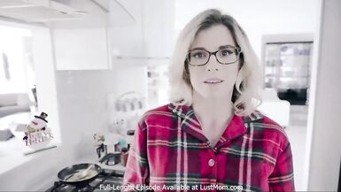 A minha mãe boazona apanhada a masturbar o enteado - 4 image