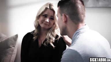 Lisey Sweet, MILF sans défense, dominée par un méchant dans une pièce secrète