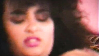 Clássico inter-racial MILF Threesome Action Moment - 2 image
