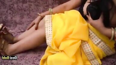 Hot Savita bhabhi ne akele me chut me ungli ghumayi - 2 image