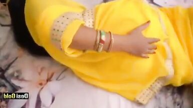 Hot Savita bhabhi ne akele me chut me ungli ghumayi