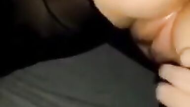 La femme blanche fumée et son mari sont des gitans qui lappellent bebu.